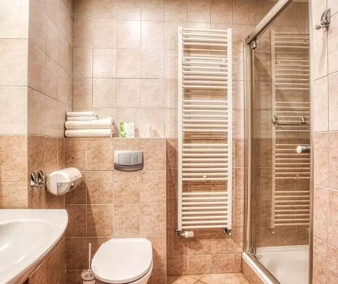 Lomakeskus 4 Pory Roku Restauracja I Nocleg