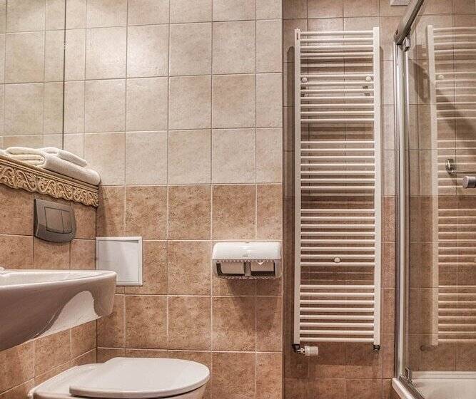 منتجع 4 Pory Roku Restauracja I Nocleg