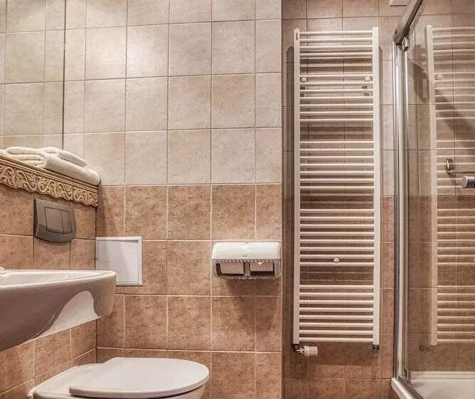 Lomakeskus 4 Pory Roku Restauracja I Nocleg