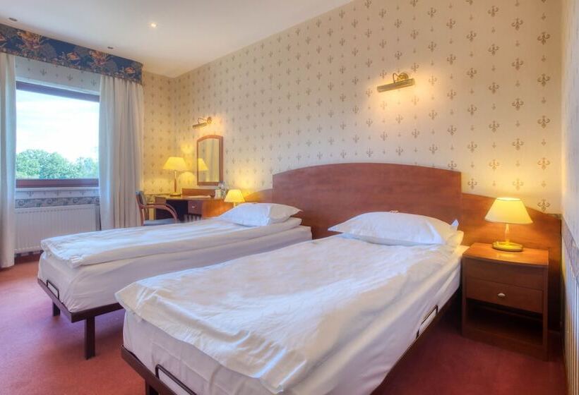 منتجع 4 Pory Roku Restauracja I Nocleg