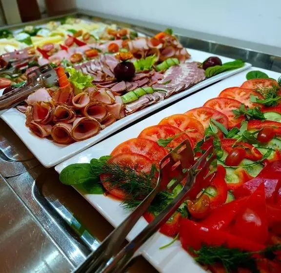 Lomakeskus 4 Pory Roku Restauracja I Nocleg