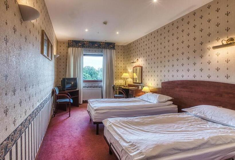 منتجع 4 Pory Roku Restauracja I Nocleg