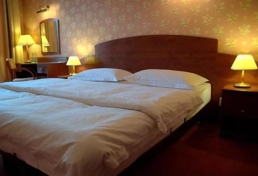 Lomakeskus 4 Pory Roku Restauracja I Nocleg