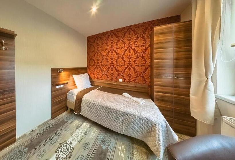 ユースホステル Gościniec Jurajski