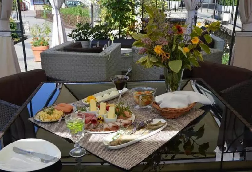 ユースホステル Pod Wzgórzem Bed & Breakfast