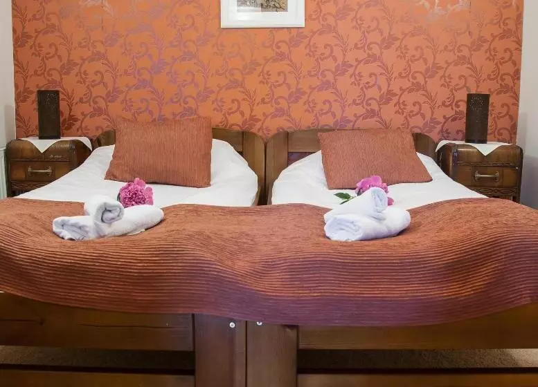 ユースホステル Pod Wzgórzem Bed & Breakfast