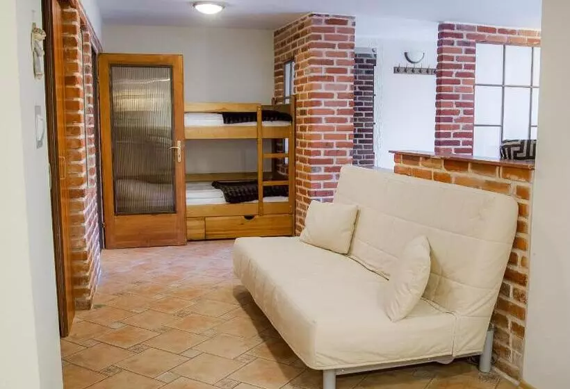 ユースホステル Pod Wzgórzem Bed & Breakfast