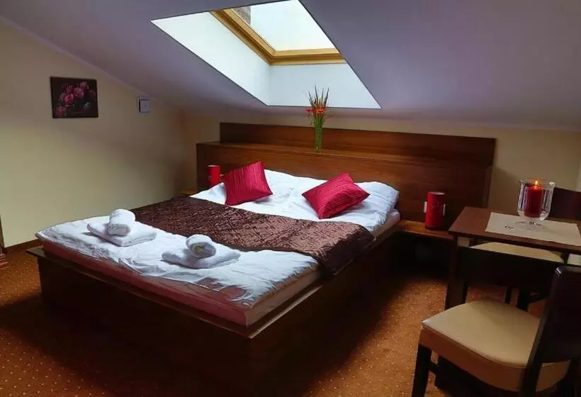 ユースホステル Pod Wzgórzem Bed & Breakfast