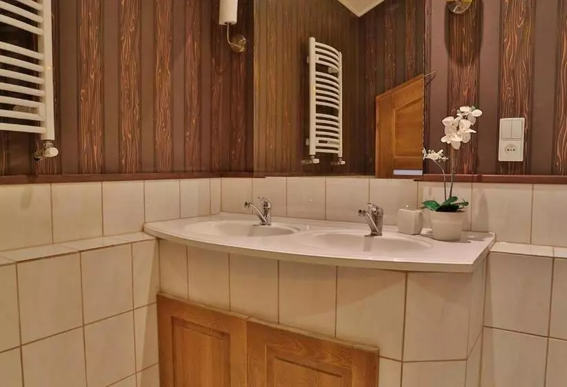 ユースホステル Pod Wzgórzem Bed & Breakfast