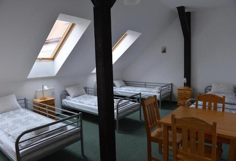 호스텔 Pokoje Gościnne Domu Pielgrzyma W Supraślu