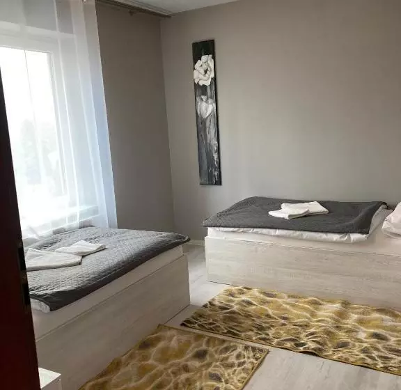 ユースホステル Restauracja  Zajazd Trzech Braci