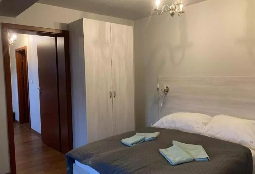 ユースホステル Restauracja  Zajazd Trzech Braci