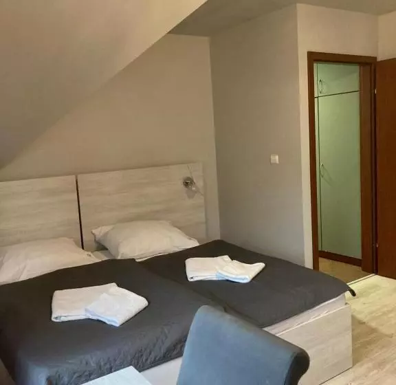 ユースホステル Restauracja  Zajazd Trzech Braci