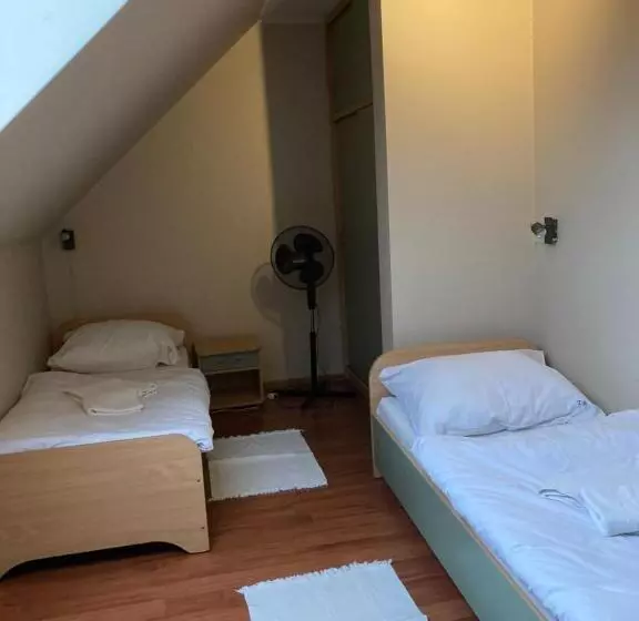 ユースホステル Restauracja  Zajazd Trzech Braci