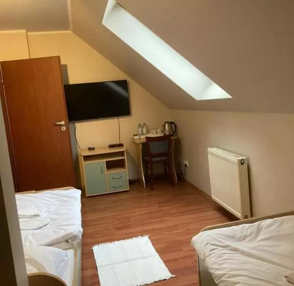 ユースホステル Restauracja  Zajazd Trzech Braci