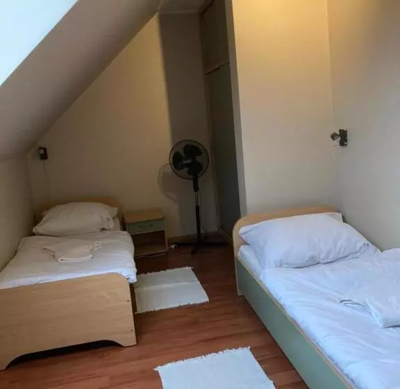 ユースホステル Restauracja  Zajazd Trzech Braci