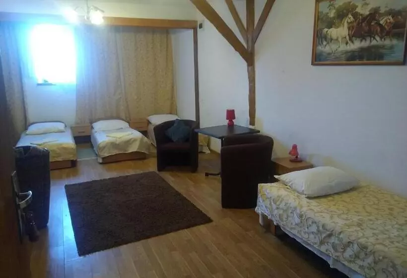 هاستل Zajazd Eljan Centrum Noclegowe