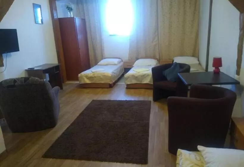 هاستل Zajazd Eljan Centrum Noclegowe