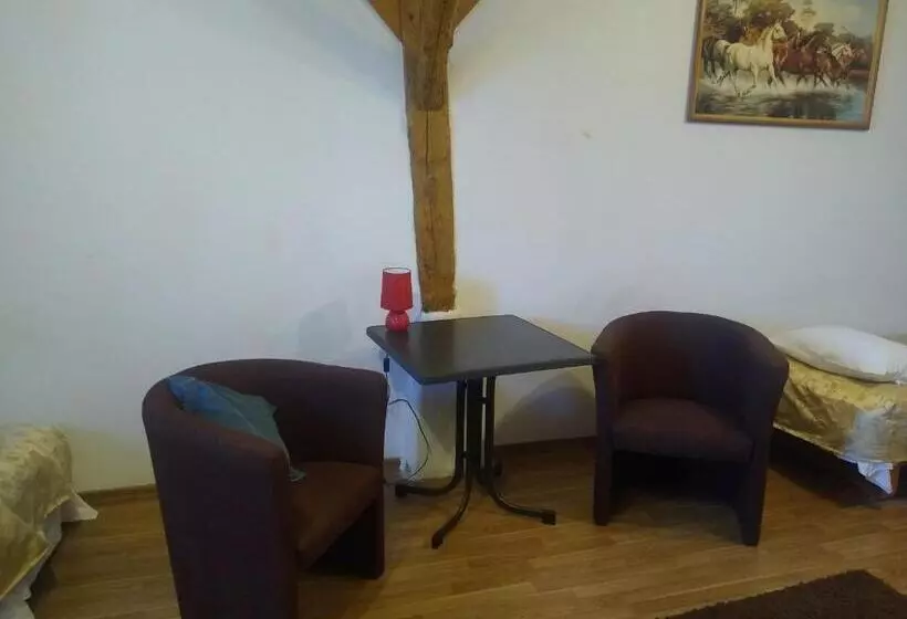 هاستل Zajazd Eljan Centrum Noclegowe