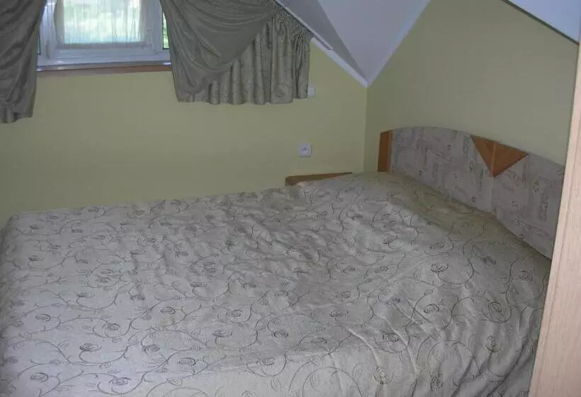 ユースホステル Zajazd Podjadek