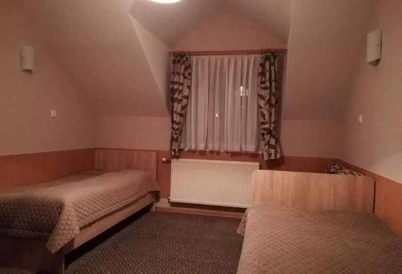 ユースホステル Zajazd Podjadek