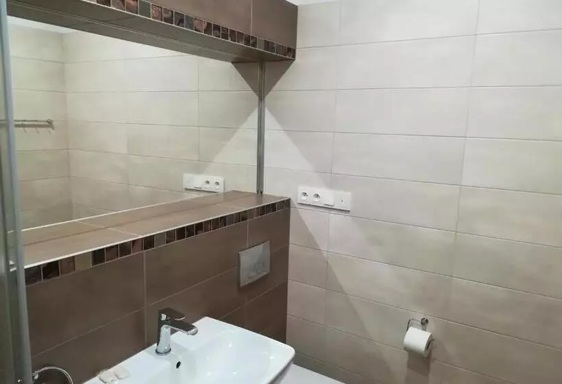 ユースホステル Zajazd Podjadek