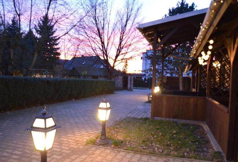 Apartamenty W Dworku Cheval