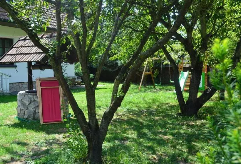 Apartamenty W Dworku Cheval