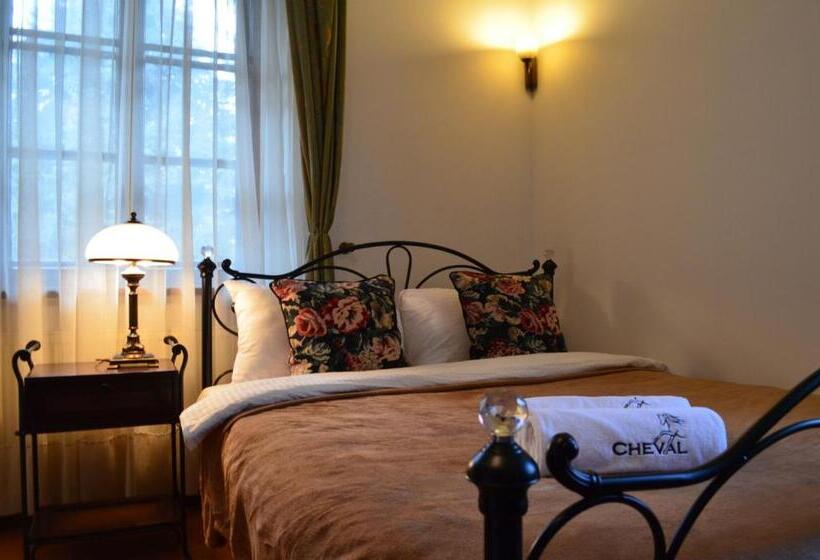 Apartamenty W Dworku Cheval