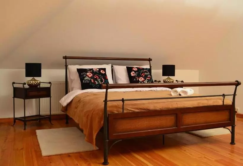 Apartamenty W Dworku Cheval
