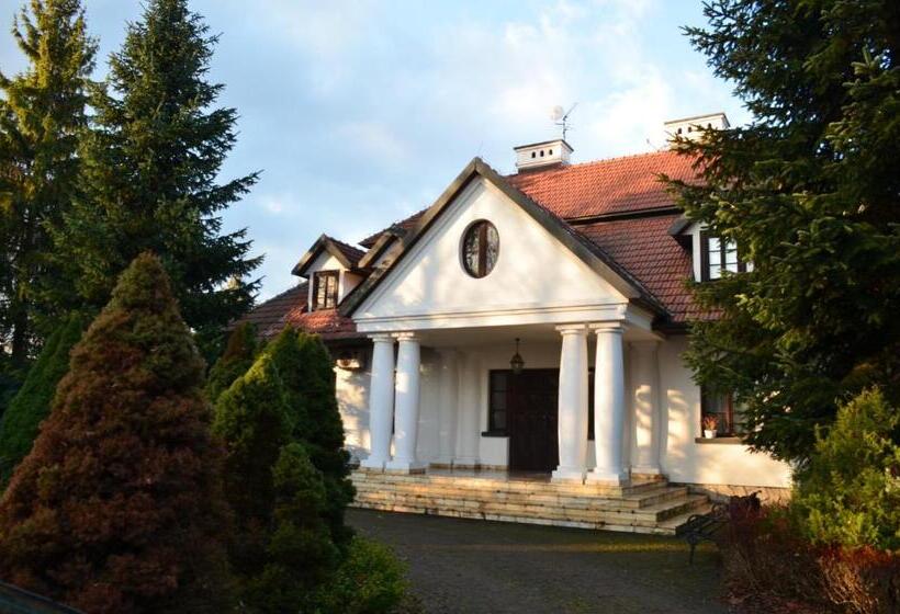 Apartamenty W Dworku Cheval