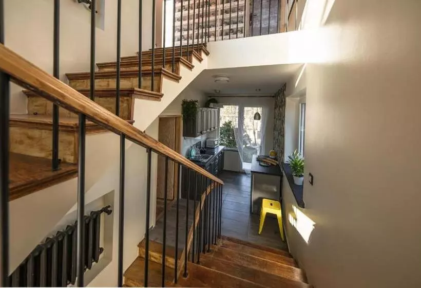 ベッドアンドブレックファースト 5 Kroków