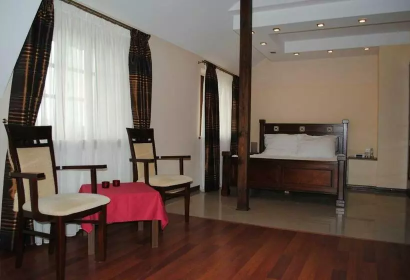 Aamiaismajoitus (B&B) Pensjonat Bobrowy Dwór