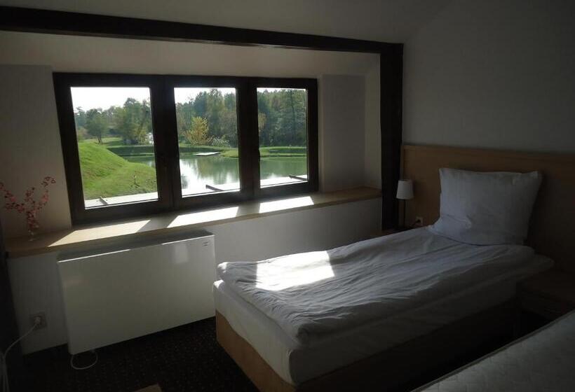 민박 Pensjonat Bobrowy Dwór