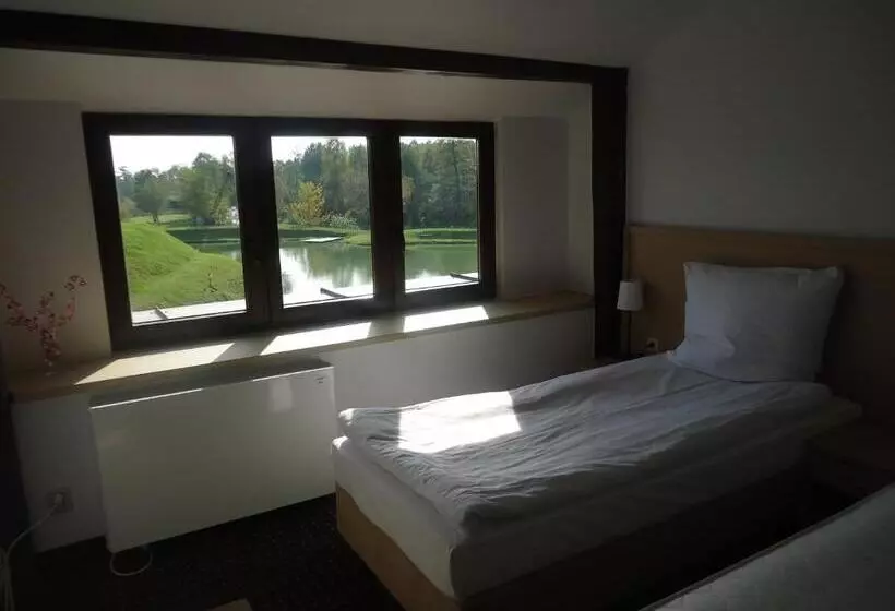 Aamiaismajoitus (B&B) Pensjonat Bobrowy Dwór