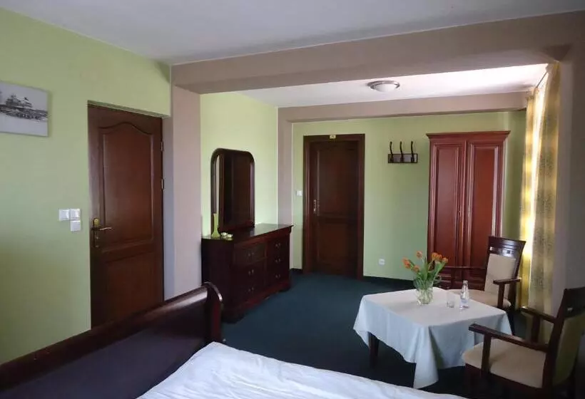 Aamiaismajoitus (B&B) Pensjonat Bobrowy Dwór