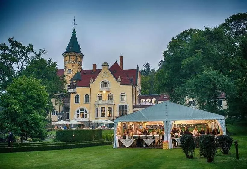 Hotelli Bursztynowy Pałac