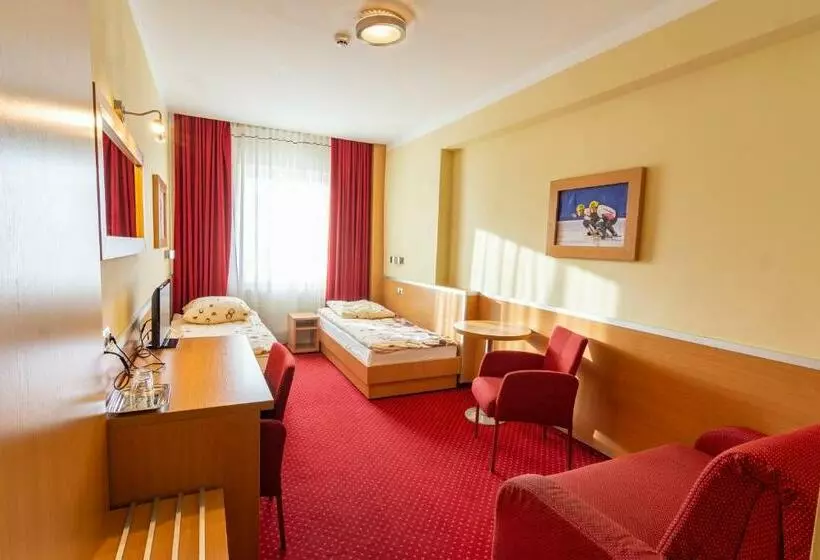 ホテル Dom Sportowca Błonie   Mosir