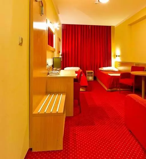 ホテル Dom Sportowca Błonie   Mosir