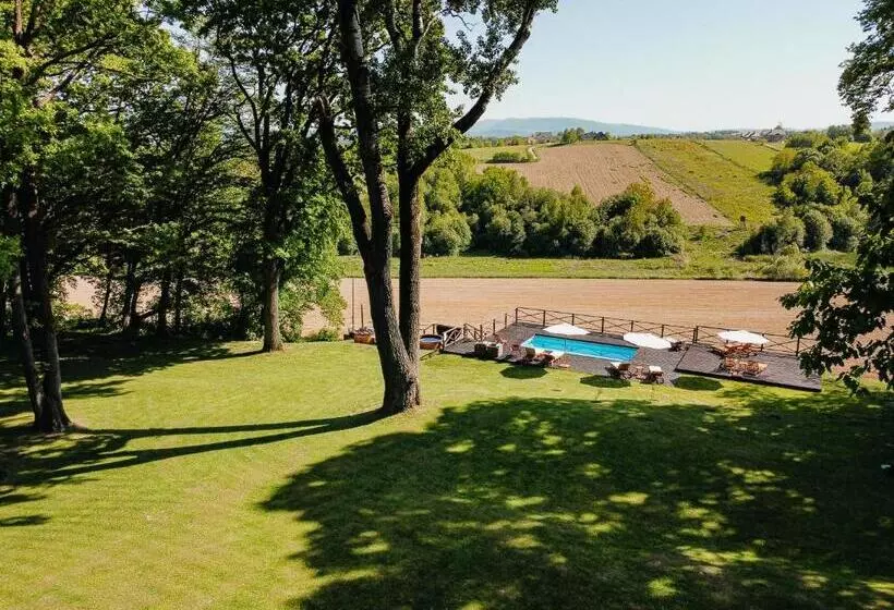 Hotelli Dwór Sieraków