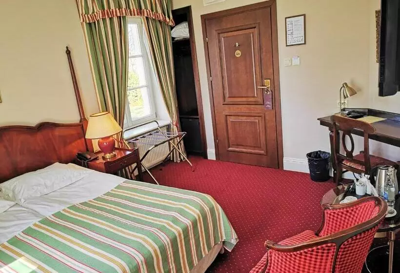 Hotelli Dwór Sieraków