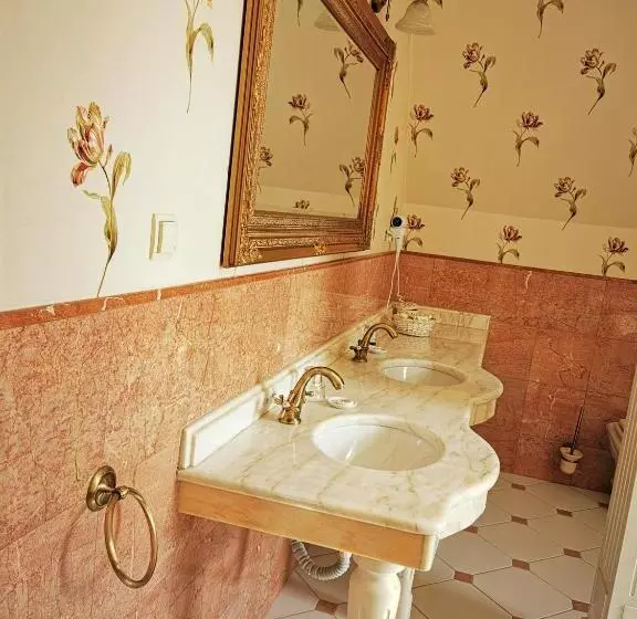 Hotelli Dwór Sieraków