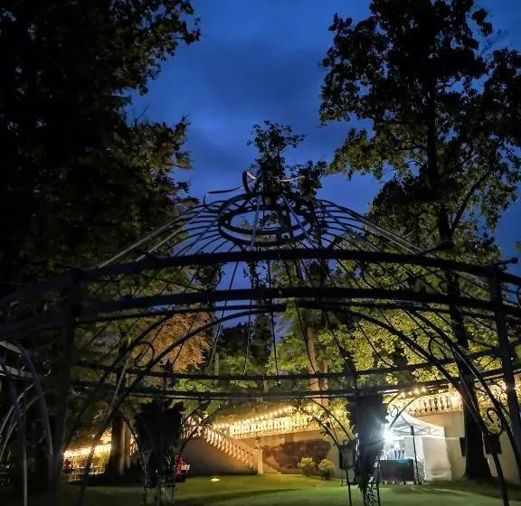 Hotelli Dwór Sieraków