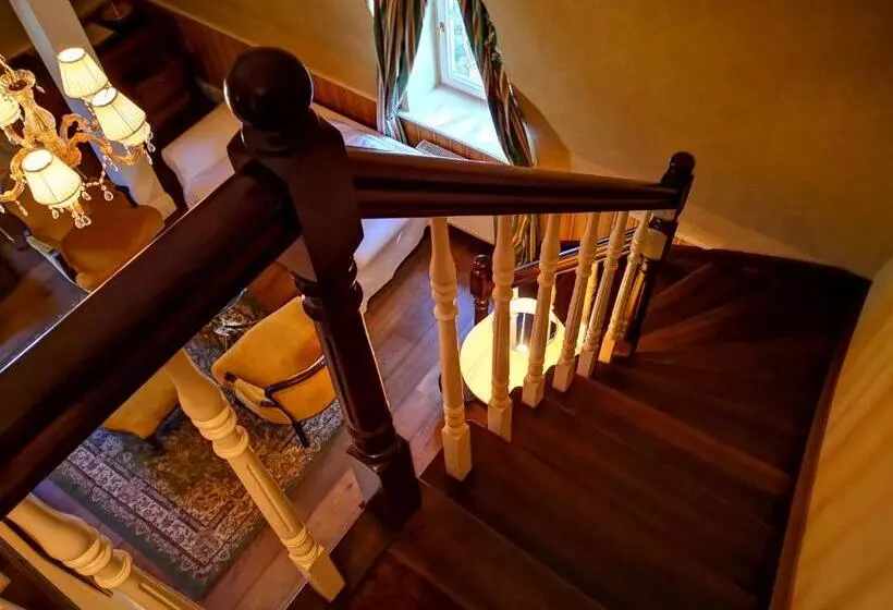 Hotelli Dwór Sieraków