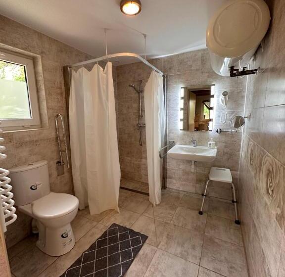 فندق Farma Albert Korzenie