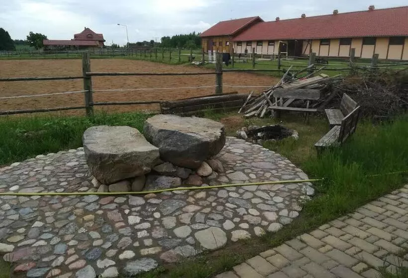 ホテル Pensjonat Przy Stajni