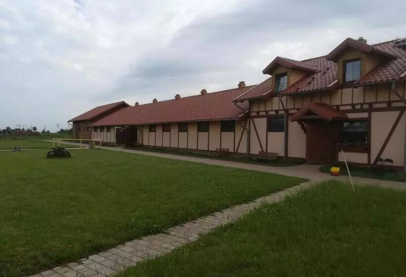 ホテル Pensjonat Przy Stajni