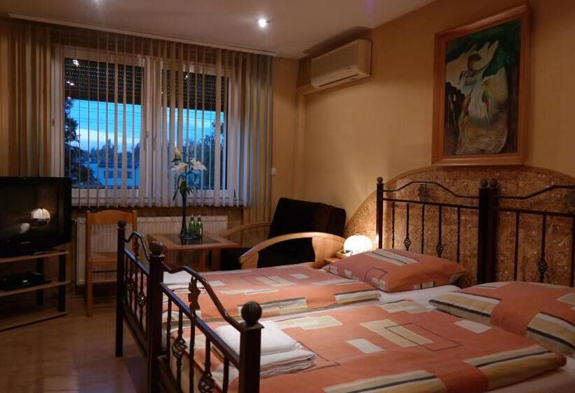 בית מלון כפרי Villamirage