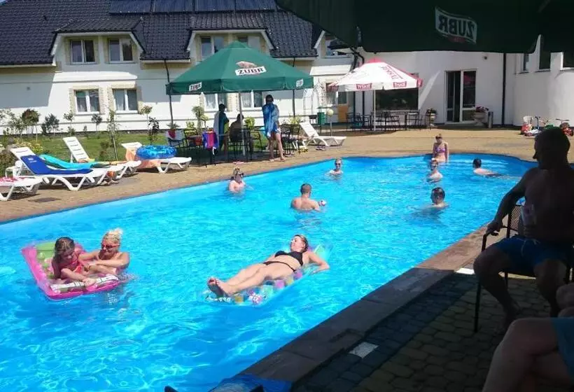 Majatalo Brydar With Sauna, Swimming Pool And Jacuzzi