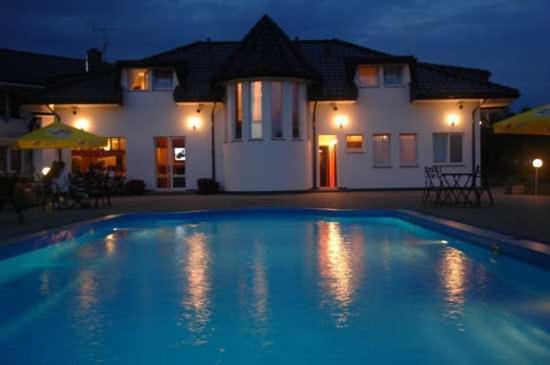 펜션 Brydar With Sauna, Swimming Pool And Jacuzzi